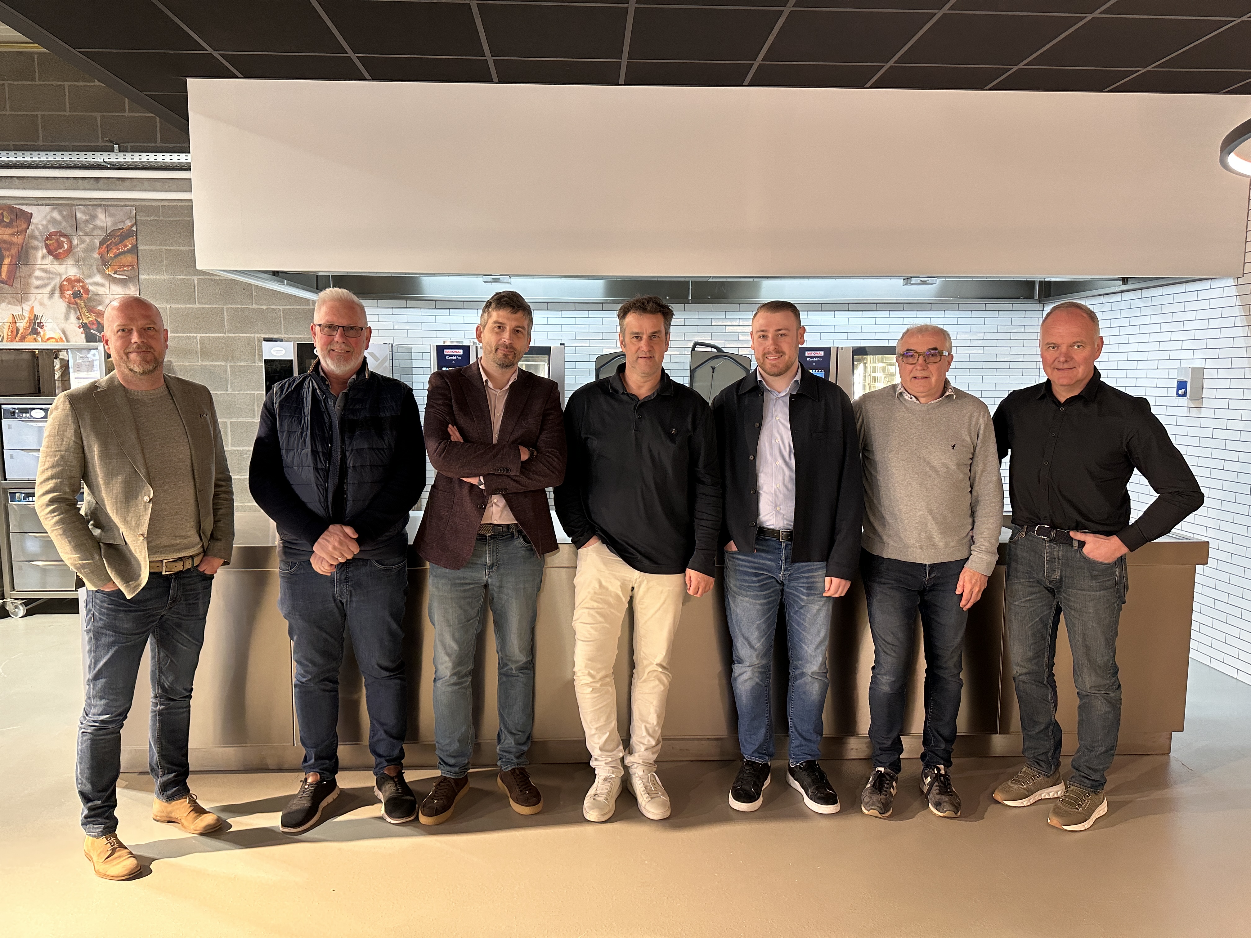 Managers Bumaco Kitchens. Van links naar rechts: Rob Engelen - Tony Mertens - David Callebaut - Edwig Lavigne - Gianni Casteleyn - Geert Casteleyn - Roel Buelens